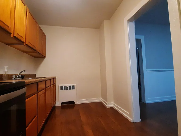 10 Blue Ridge Ave #4 — Photo 5