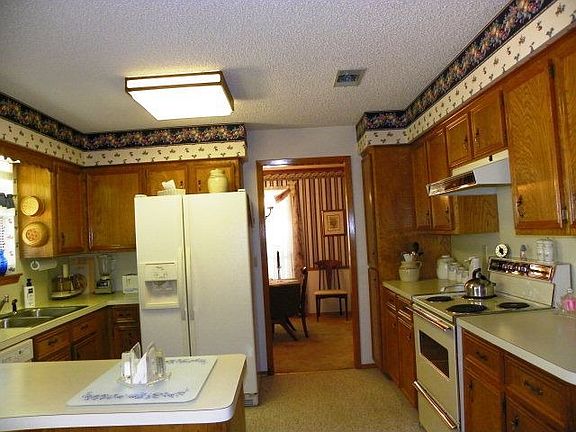 3rd image of 611 Englewood Dr