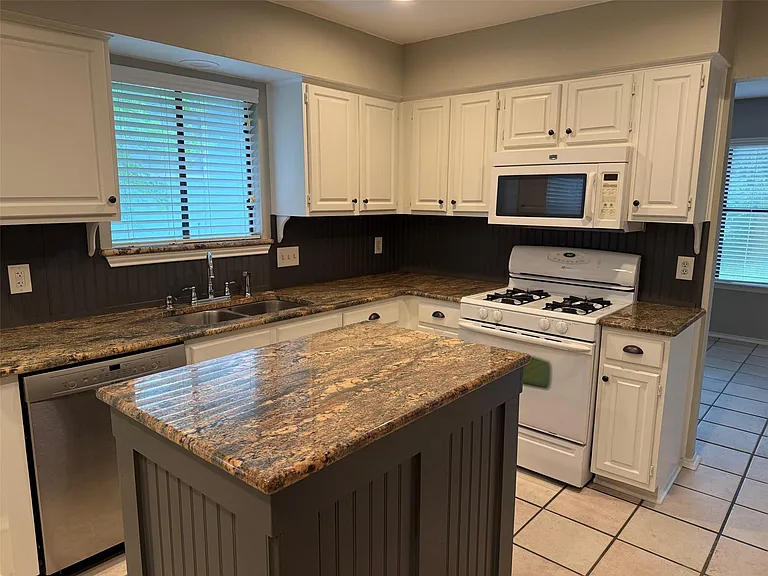 9703 Willers Way — Photo 6