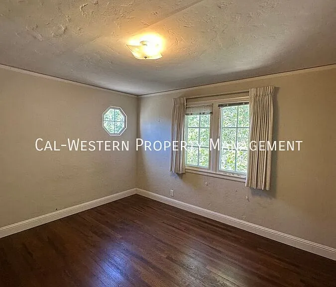 1385 Newport Ave — Photo 49