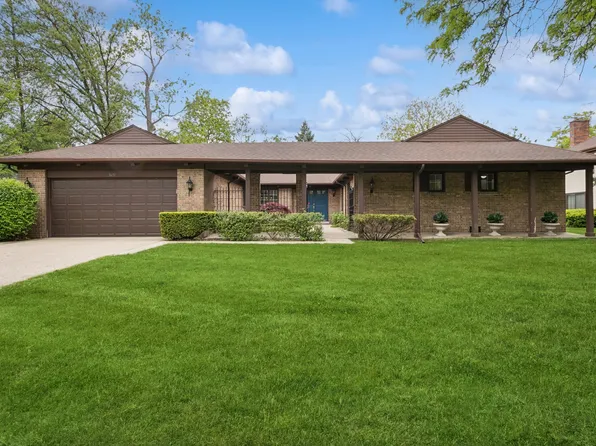 3651 Dauphine Ave, Northbrook, IL 60062