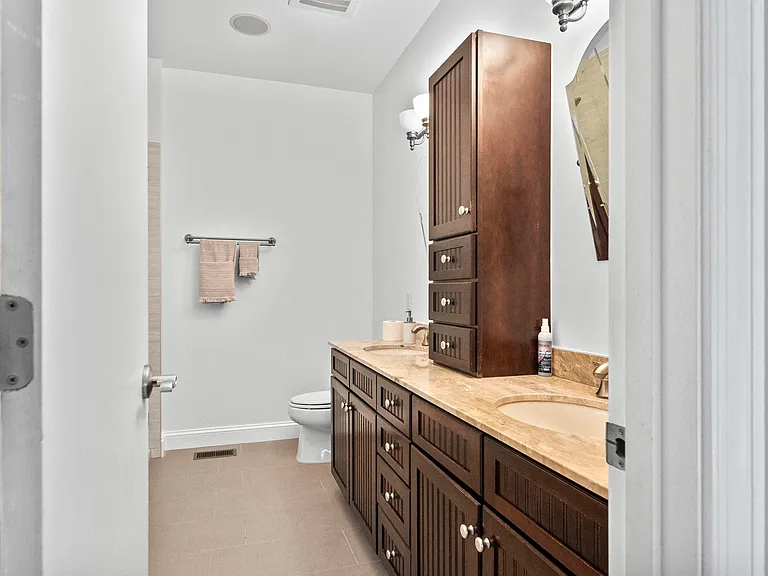 251 Daniel Burnham Sq #701 — Photo 20