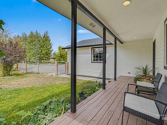 3rd image of 20 Janice Ln
