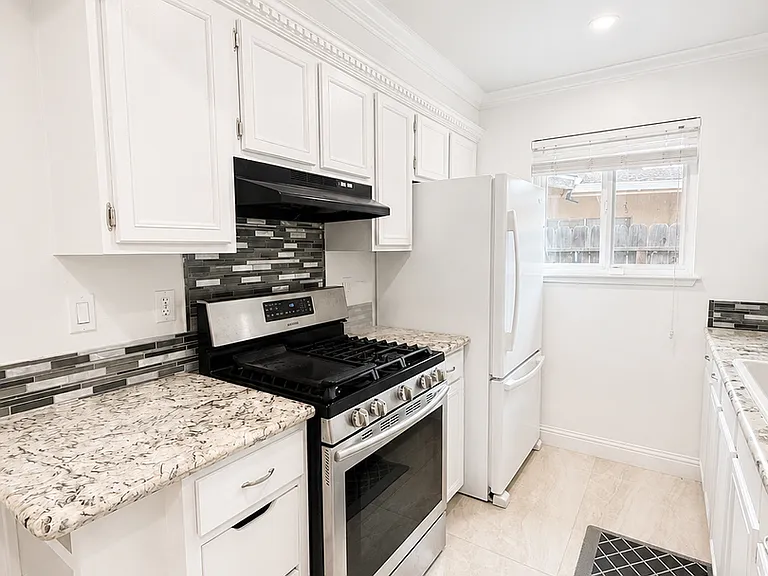 604 Ester Way #B — Photo 2