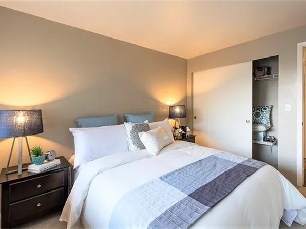 Harbor Square, 2425 Harbor Ave SW Unit 26, Seattle, WA 98126