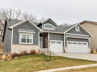 887 S 93rd St, West Des Moines, IA 50266