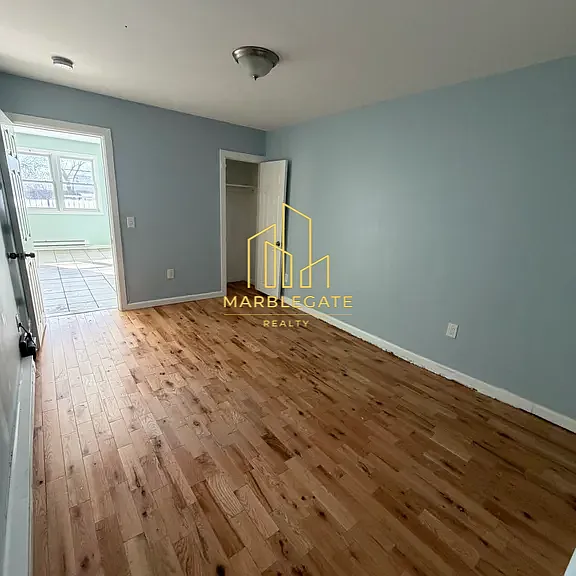 452 15th Ave #2E — Photo 2