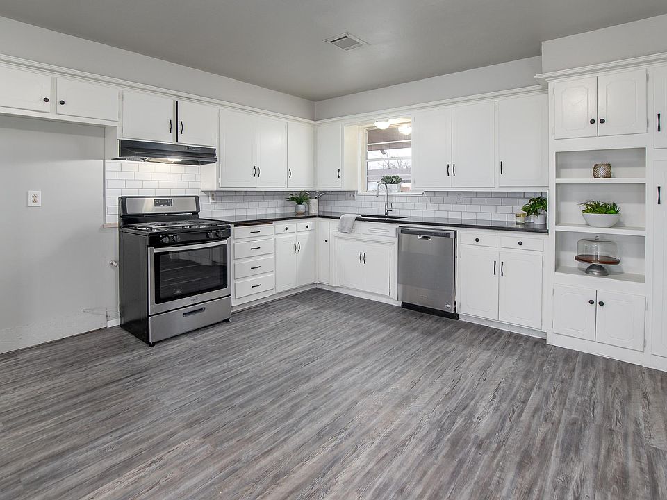 1st image of 2417 Elwood Dr