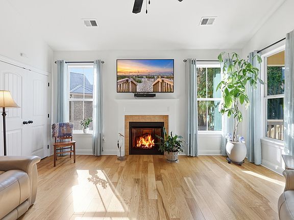 5th image of 15 Flaggpoint Ln.