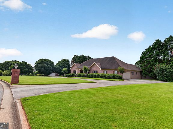 3rd image of 1110 Virginia Lee Ln
