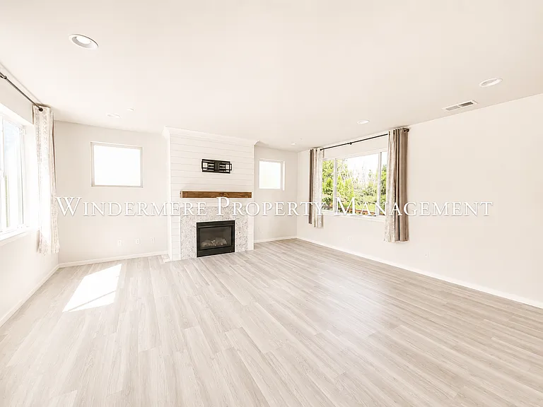 2532 Filbert Ave — Photo 6