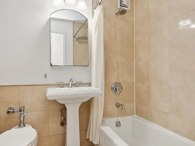 333 W 57th St #7A — Photo 7