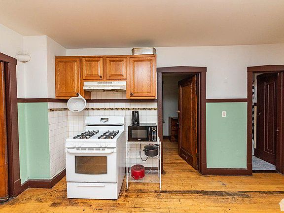 4th image of 2021 N Albany Ave #3