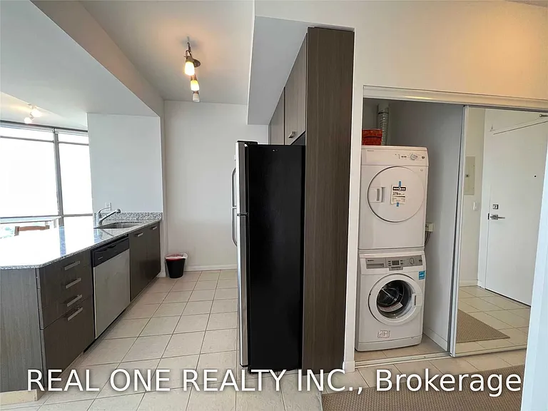 832 Bay St #3903 — Photo 14