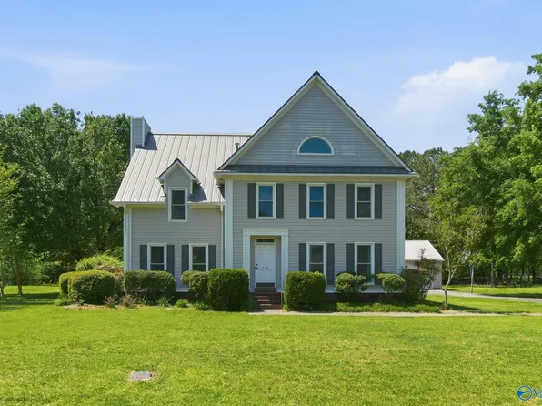 222 Montgomery Dr, Moulton, AL 35650