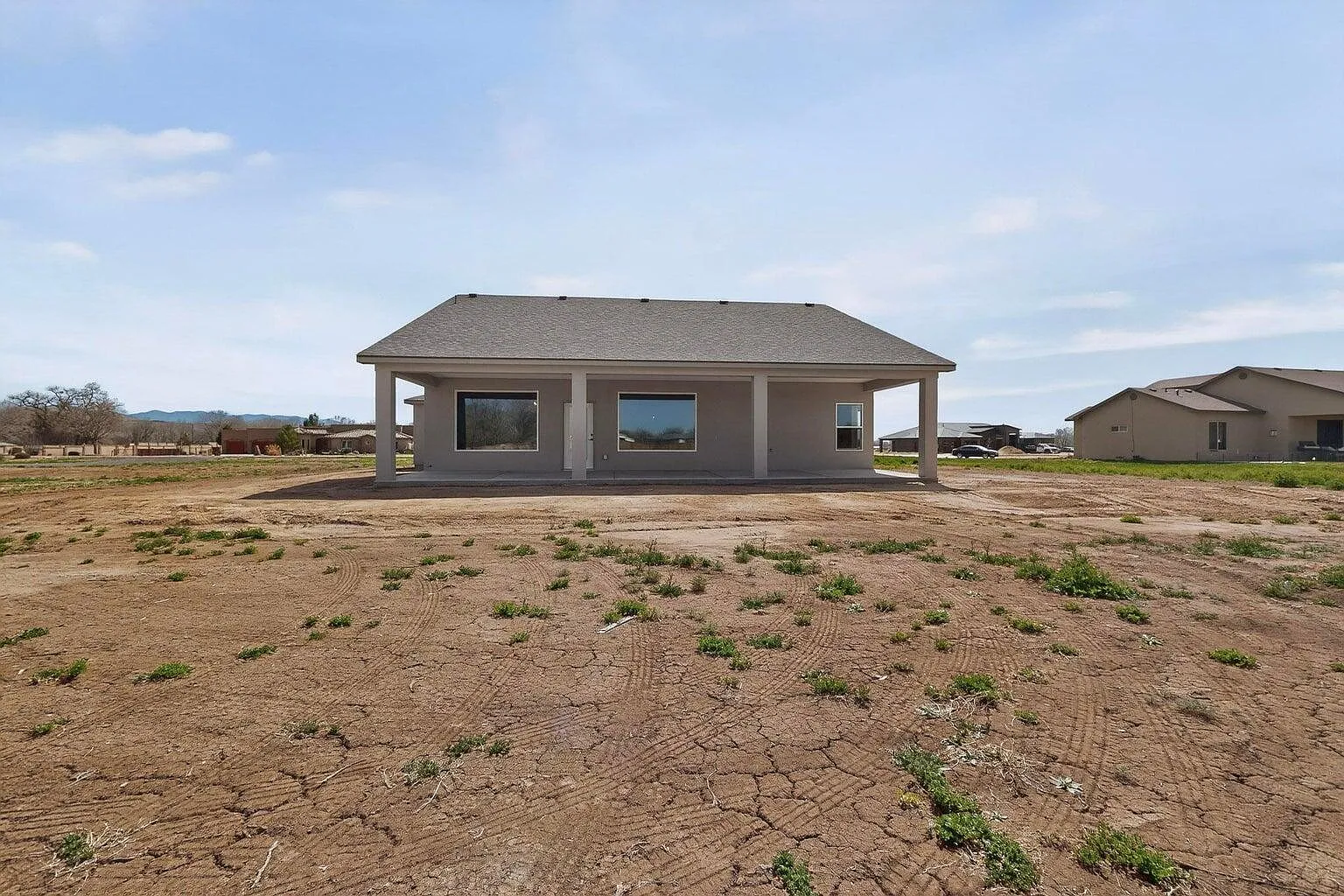 4 bed, 2.5 bath, 2360 sqft, $3,200 — Photo 3
