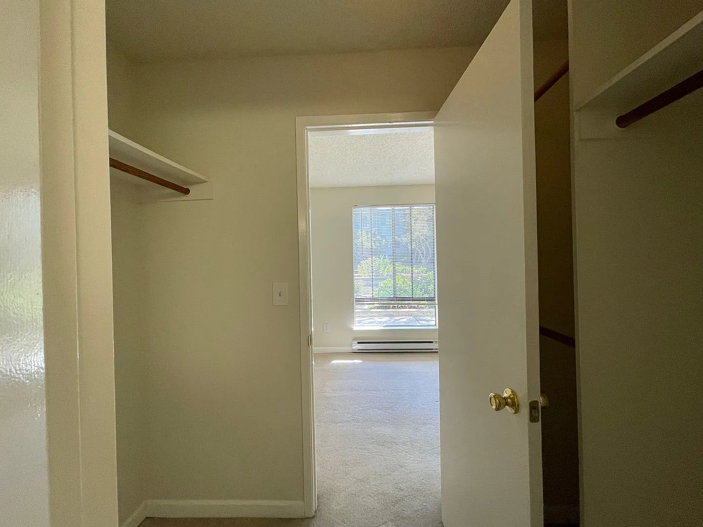 First Floor Studio Available in Watergate Complex of Emeryville! — Photo 4
