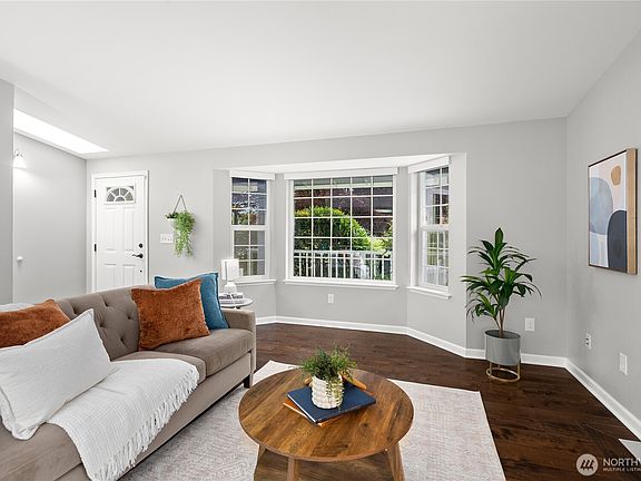 4th image of 21829 Virginia Place NE