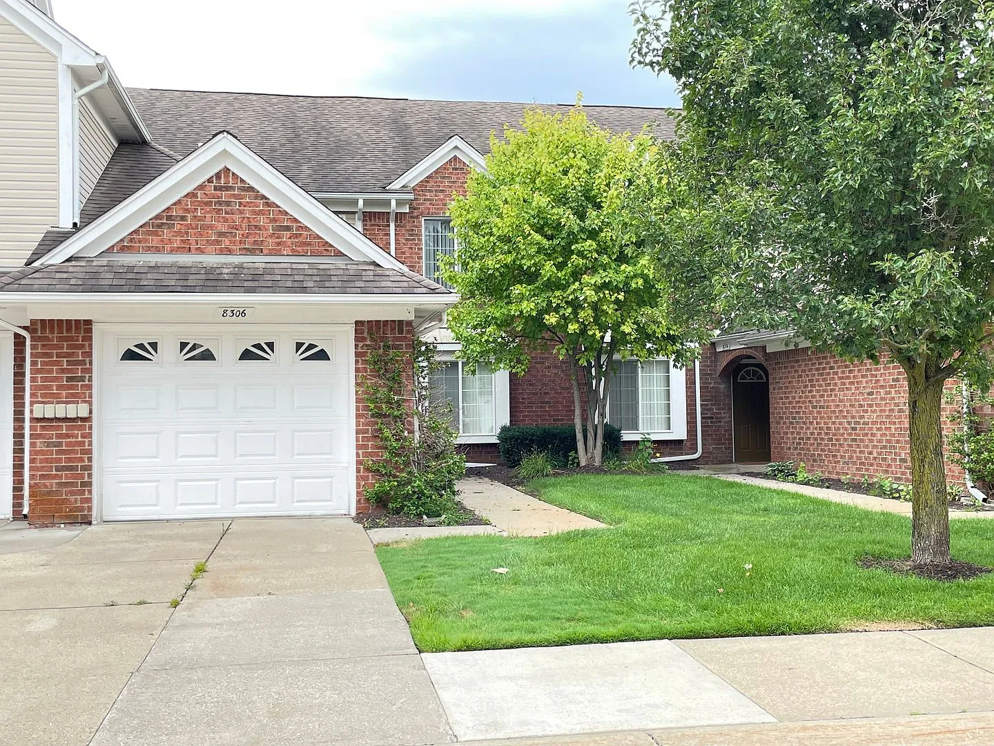 2-Bedroom, 2-Bath with Att. Garage in Shelby Township — Photo 2