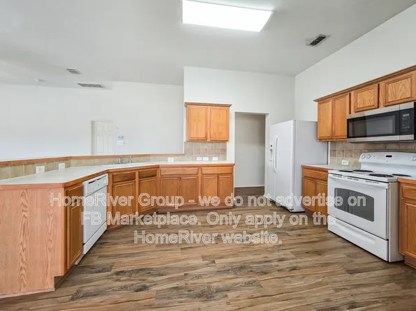 923 Pinebrook Dr, Grand Prairie, TX 75052