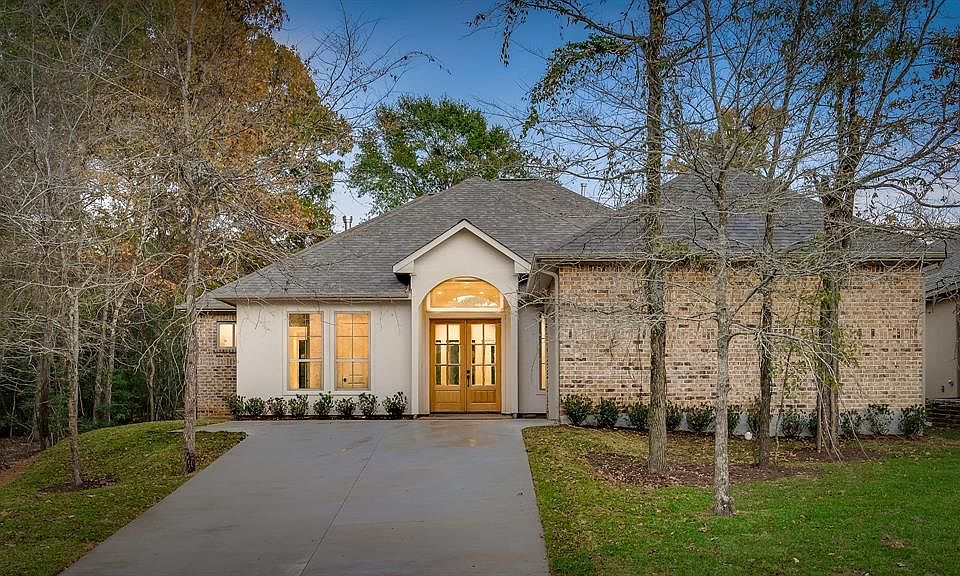 1st image of 201 W Pines Dr