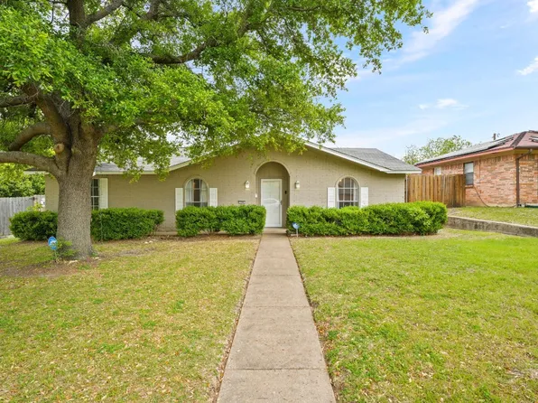 304 Memory Ln, Duncanville, TX 75116