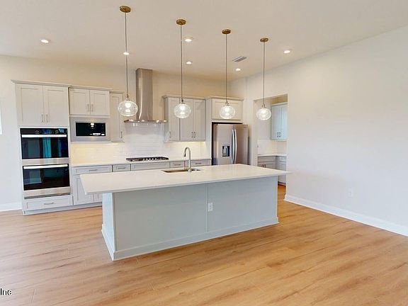 3rd image of 523 SIR BARTON Drive