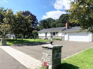 11 Meadowbrook Dr, Shelton, CT 06484