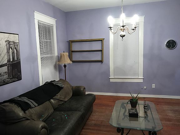 5th image of 118 W 9th St