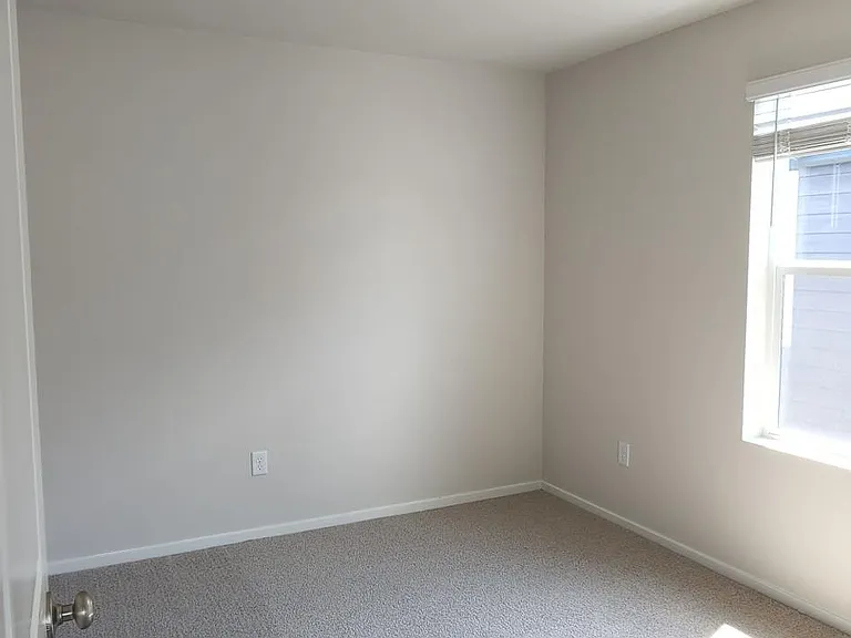 2215 Livesay Ln — Photo 21