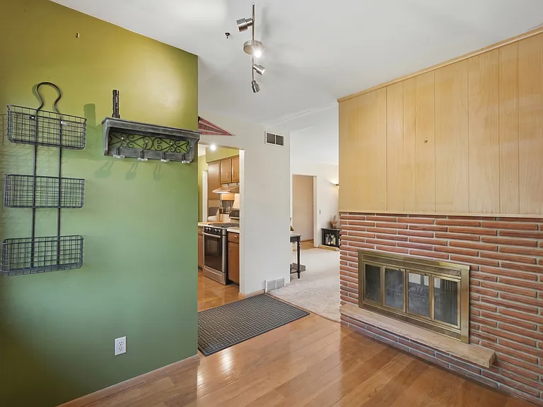Mudroom, 5122 Marathon Drive