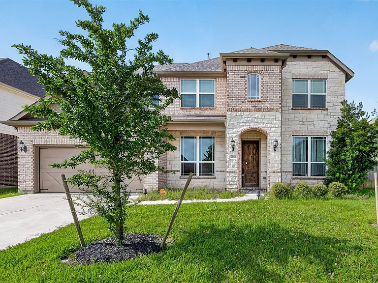 24419 Avanti Dr — Photo 3