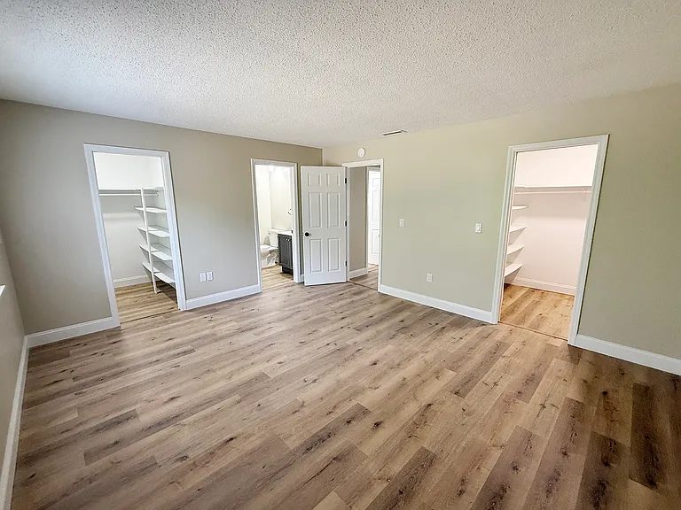 MASTER BEDROOM WITH DOUBLE WALK-N CLOSETS & FULL BATH