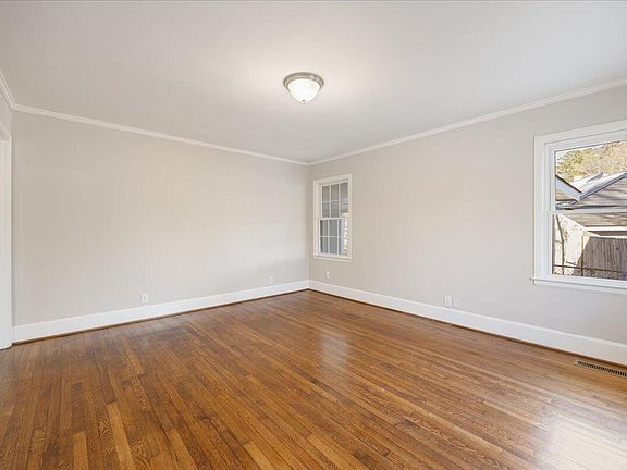 5th image of 2115 Glendale Ave