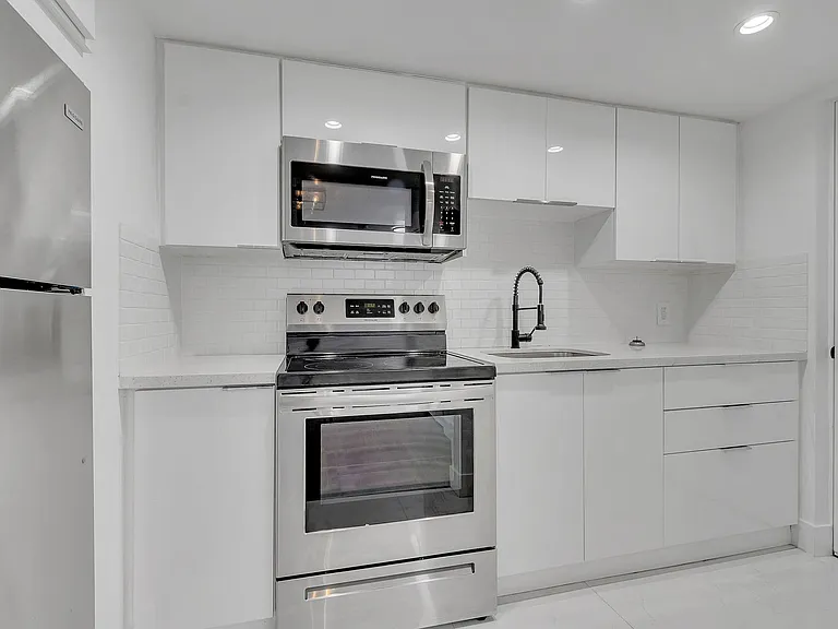1114 Douglas Rd #4 — Photo 3