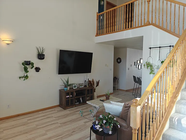 1429 Thaxton Ct — Photo 3