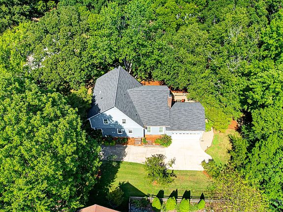 3rd image of 16424 Beech Hill Dr