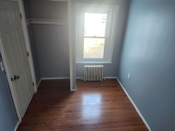 3rd image of 1305 Linden St