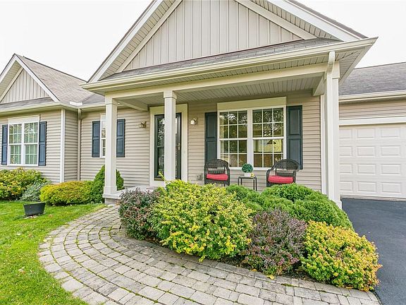 3rd image of 125 Hamlin Dr
