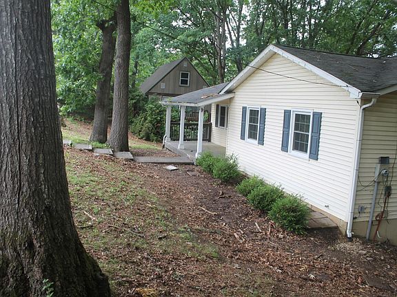 2nd image of 1160 Scott St