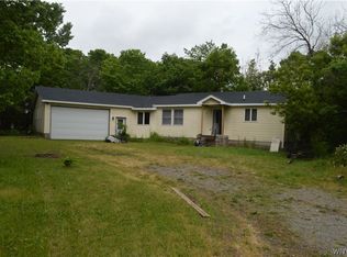 4683 Sunset Dr, Lockport, NY 14094