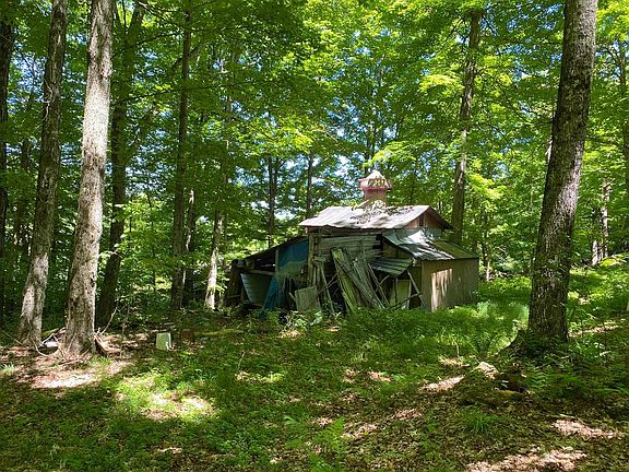 5th image of 272 Mountain View Dr
