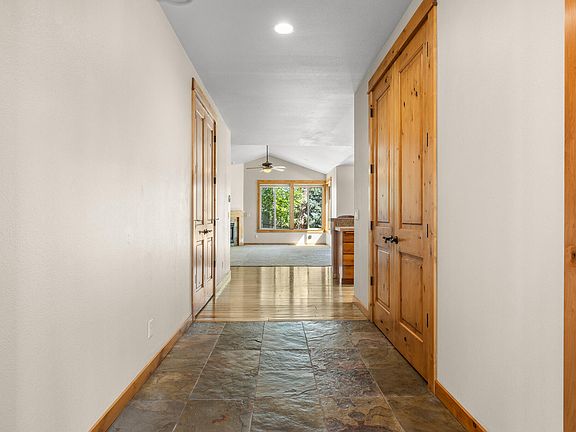 4th image of 60822 Falcon Pointe Ln