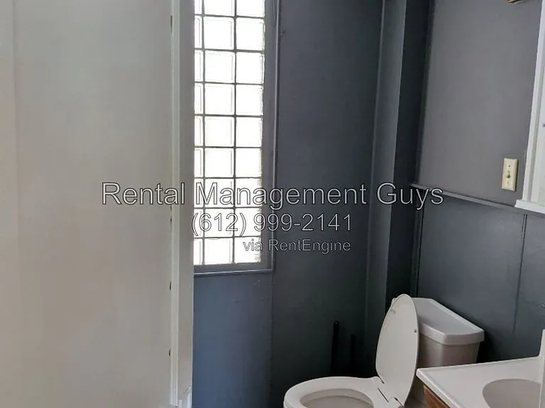 2300 W 50th St #11 — Photo 6