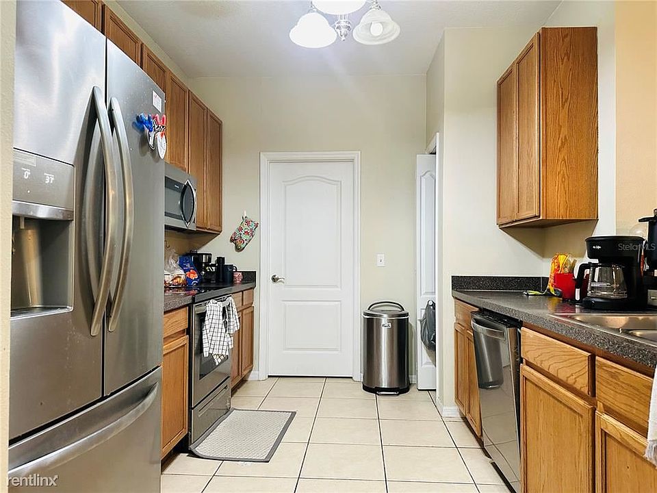 1st image of 9023R Iron Oak Ave