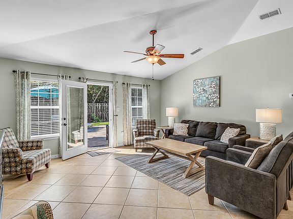 4th image of 405 Sandy Cay Dr