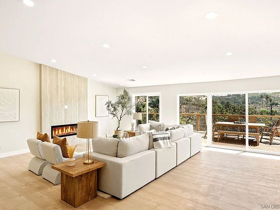 5th image of 2073 Willow Glen Rd
