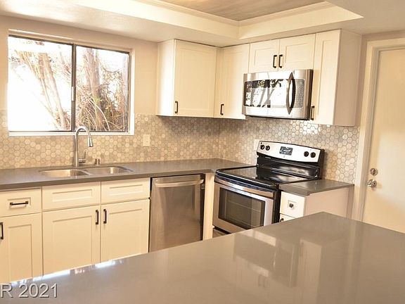 4th image of 2651 Karen Ave