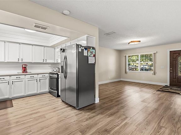 5th image of 9909 Jacaranda Ave