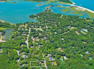 26 Cove Rd N, Southampton, NY 11968